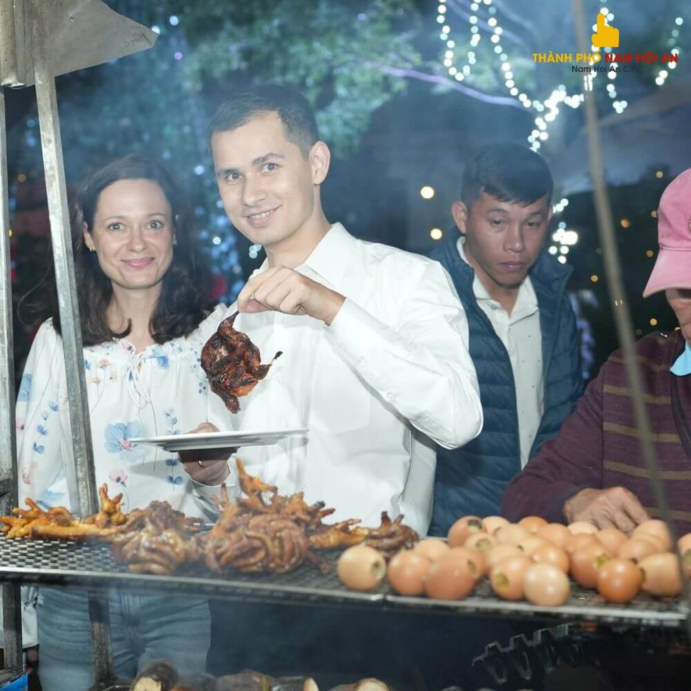 am thuc tai cho dem nam hoi an city