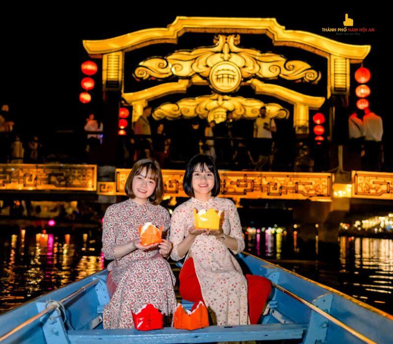 hoi an co gi choi ve dem