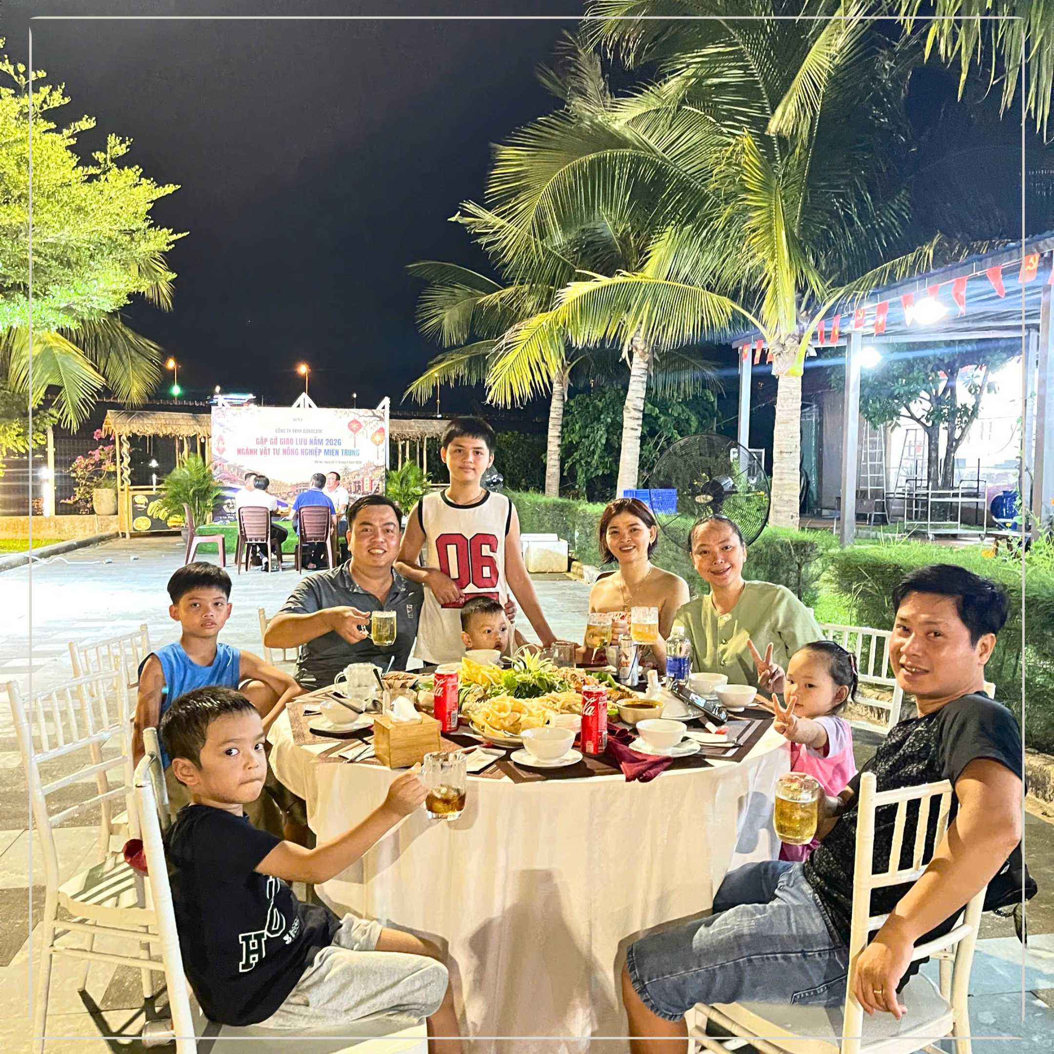 Bữa tối tại Nam Hội An Riverside Village